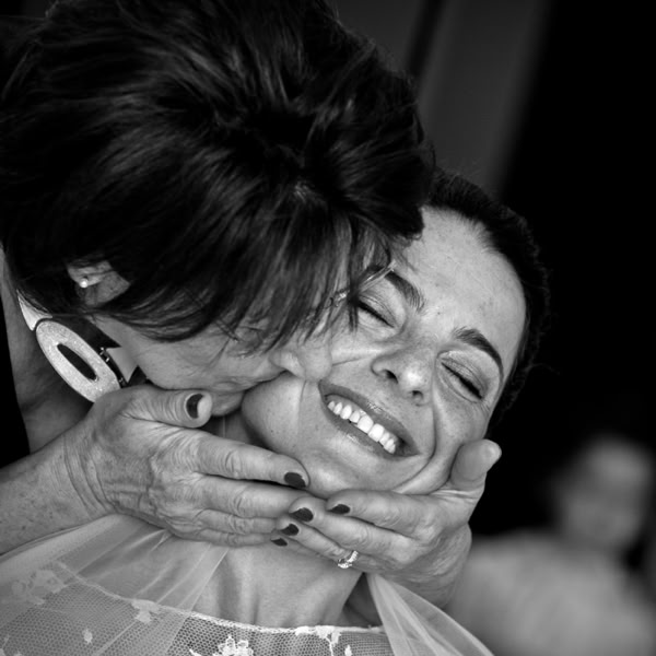 Sposa felice con la sua mamma