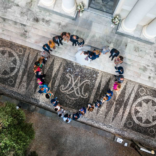 immagine di un cuore realizzata dal drone