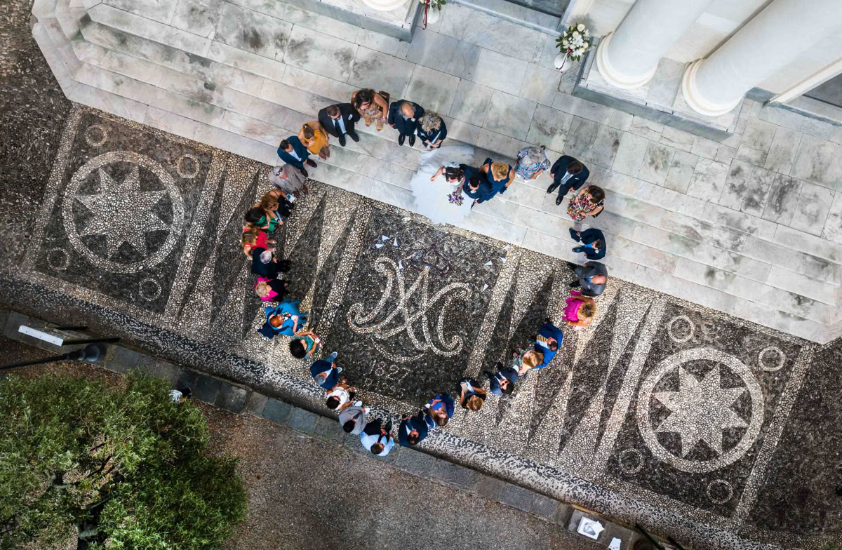 Immagine col drone davanti alla chiesa