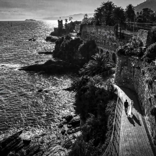 sposi al tramonto a Nervi